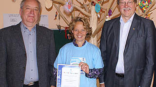 Kinderträume 2011: Scheckübergabe in Bremen © DFB