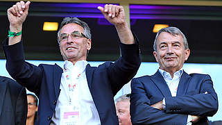 Keeping their fingers crossed once more: Wolfgang Niersbach and Helmut Sandrock © Bongarts/GettyImages