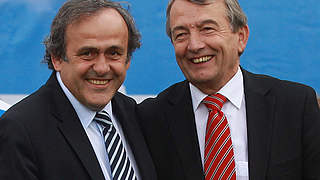 Zu Gast beim Länderspiel: DFB-Präsident Niersbach (r.) und UEFA-Präsident Platini  © Bongarts/GettyImages