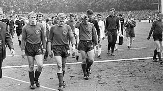 Erster Abstieg, und das als Meister: 1. FC Nürnberg 1969 nach dem 0:1 gegen Köln © imago