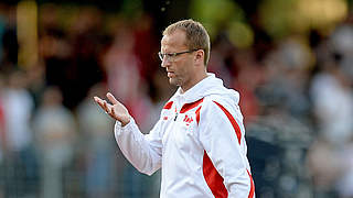 Wieder gegen eine Zweitvertretung: Würzburgs Trainer Dieter Wirsching © Bongarts/GettyImages