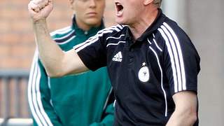 Führt durch das Thema: DFB-Trainer Ralf Peter © Bongarts/GettyImages