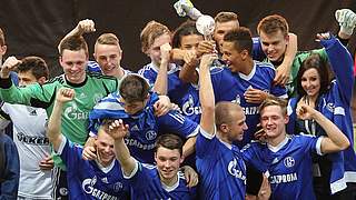 Titel verteidigt: Die U 19 von Schalke 04 feiert erneut © imago sportfotodienst