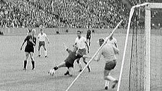 Führung gegen die Hertha: Nürnbergs Max Morlock (am Ball) trifft 1963 zum 1:0 in Berlin © DFB