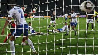 Der Ball ist im Netz: Andre Schürrle trifft zum 3:1 © Bongarts/GettyImages