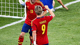 Torschützen im Finale: Mata (l.) und Torres bejubeln das 4:0 © Bongarts/GettyImages