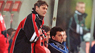 Das erste Mal: Armin Veh (l.) siegt 2002 mit Hansa Rostock 1:0 gegen den FC St. Pauli © imago