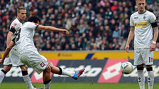 Arango nimmt Maß: der Freistoß zum 1:0 für Borussia Mönchengladbach © Bongarts/GettyImages