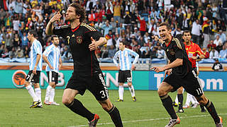 Sein einziges Tor im DFB-Dress: Friedrich (l.) im WM-Viertelfinale 2010 gegen Argentinien © Bongarts/GettyImages