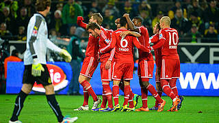 Jubel nach dem Führungstreffer: Mario Götze (2.v.l.) und der FC Bayern München © Bongarts/GettyImages