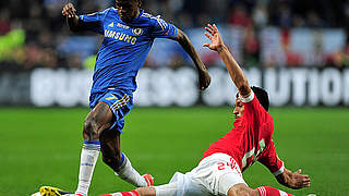 Gestoppt: Chelseas Ramires gegen Ezequiel Garay (r.) © Bongarts/GettyImages