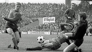 Bayern-"Schreck": Brungs (l.) 1968 gegen Olk, Beckenbauer und Keeper Maier (v.l.) © Imago