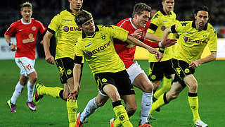 Duell in Dortmund: Marcel Schmelzer gegen Nationalspieler André Schürrle © Bongarts/Getty Images