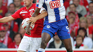 Duell in der Luft: Kruska (l.) gegen Ramos © Bongarts/GettyImages