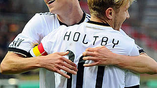 Lewis Holtby and Julian Draxler cheering © Bongarts/GettyImages