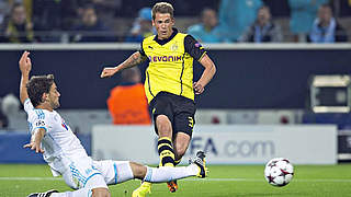 Erstes Spiel, erster Assist: Erik Durm (r.) © imago