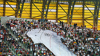 Wie ein Mann hinter dem Team: die deutschen Fans © Bongarts/GettyImages