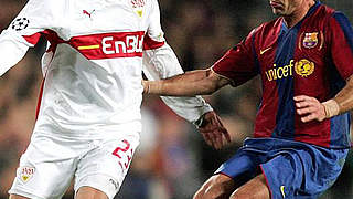 Pflichtspieldebüt 2007: Fischer (l.) gegen Barcelonas Sylvinho © imago