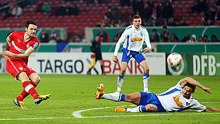 Sein Tor leitete den Sieg ein: Christian Gentner (l.) trifft für den Favoriten © Bongarts/GettyImages