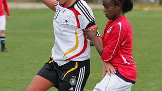 Nadine Kessler (l.) im Spiel gegen Norwegen ©  Bongarts/GettyImages