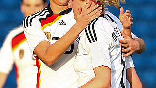 Lena Goeßling (l.) and Anja Mittag cheering © Bongarts/GettyImages