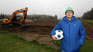 Gohlis: Working for the new pitch © 