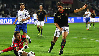 Mario Gomez scores the second goal © Bongarts/GettyImages