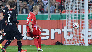 Die Vorentscheidung: Hanke trifft im DFB-Pokal gegen den VfB Stuttgart © Bongarts/GettyImages