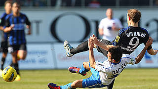 Derby-Stimmung an der Ostalb: Bagceci (u.) im Duell mit Lechleiter © Bongarts/GettyImages