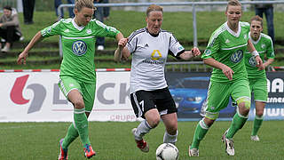 Treffen aufeinander: die Nationalspielerinnen Henning (l.) und Popp gegen Behringer (M.) © Alfred Harder