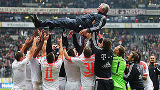 Coach Heynckes is hoisted into the air by his team after the final whistle © Bongarts/GettyImages