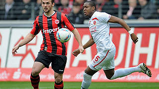 Trifft gegen Cottbus: Frankfurts Erwin Hoffer gegen Roger © Bongarts/GettyImages