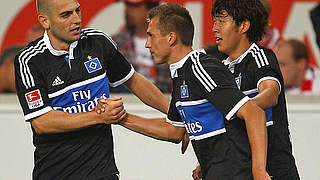 Gratulation an den Torschützen Tesche (M.): Petric (l.) und Son © Bongarts/GettyImages