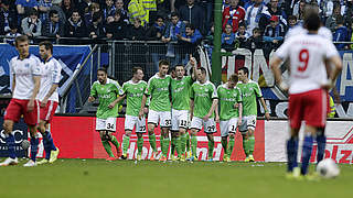 Unterschiedliche Gefühlswelten: Jubel beim VfL Wolfsburg, Ernüchterung beim HSV © Bongarts/GettyImages