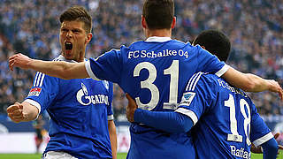 Perfektes Comeback: Schalkes Klaas-Jan Huntelaar (l.) jubelt dreifach © Bongarts/GettyImages