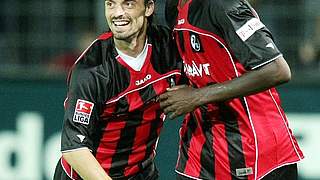 Mohamadou Idrissou (r.) traf für Freiburg © Bongarts/GettyImages