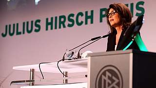 Iris Berben als Laudatorin bei der Verleihung des Julius Hirsch Preises 2013. © Bongarts/GettyImages