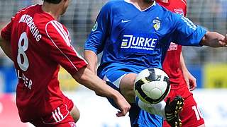 Torsten Ziegner (m.) im Duell mit Robert Zillner (l.) © Bongarts/GettyImages