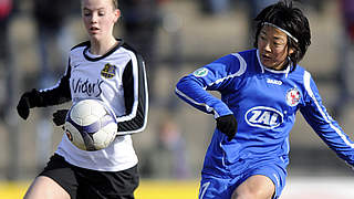 Hattrick für Turbine: Yuki Nagasato (r.) im Duell mit Madita Giehl  © Kuppert