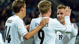 Kruse (L) and Götze (R) celebrate the Goalgetter: André Schürrle © Bongarts/GettyImages