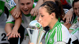Der Siegerkuss: Wolfsburgs Spielführerin Nadine Keßler nach dem Pokalsieg © Bongarts/GettyImages