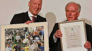 Für sein Lebenswerk geehrt: Lattek - hier mit DFB-Sportdirektor Sammer (l) © Bongarts/GettyImages