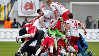 Jubel, Trubel, Heiterkeit nach dem Abpfiff: Leipzig feiert den Aufstieg in Liga zwei © Bongarts/GettyImages