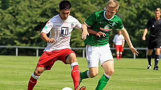 Erhält Fairplay-Preis: Werders Lercher (r.) © Bongarts/GettyImages