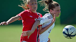 Durchsetzungsfähig: Torschützin Melanie Leupolz (r.) gegen Carlotta Fennefoss © Bongarts/GettyImages