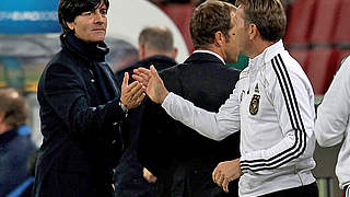 Zufrieden: Bundestrainer Joachim Löw und Andreas Köpke (r.) nach dem 6:1 © Bongarts/Getty Images