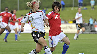 "Sehr positive Erinnerungen": Leonie Maier (v.) bei der U 17-EM 2009 gegen Frankreich © Bongarts/GettyImages