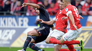 Auch von zwei Gegnern nicht zu stoppen: München und Javi Martinez (l.) © Bongarts/GettyImages