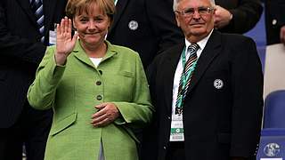 Dr. Angela Merkel und Dr. Theo Zwanziger in Gelsenkirchen © Bongarts/GettyImages