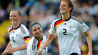Die Führung: Stefanie Mirlach bejubelt ihren Treffer zum 1:0 © Bongarts/GettyImages